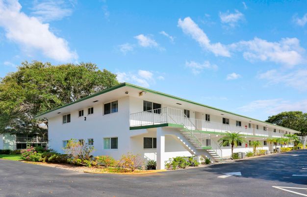 Exterior, Facade, Modern