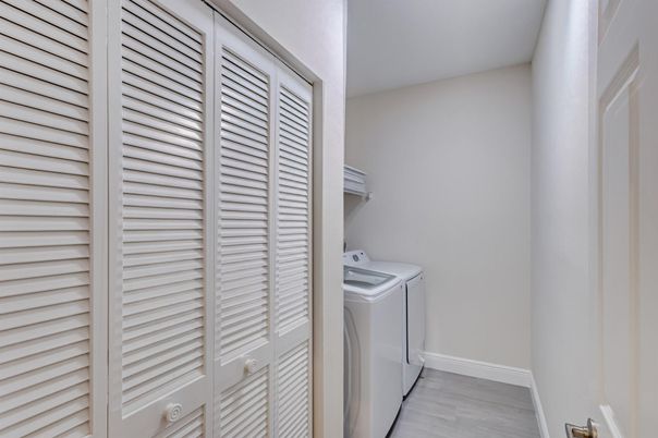 Interior, Utility Closets, Washer, Wood Texture Flooring