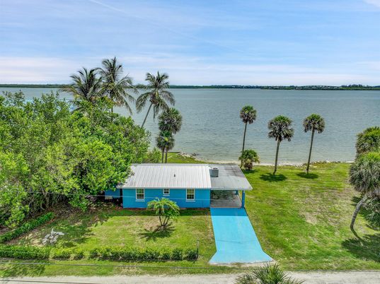 Exterior, Lake
