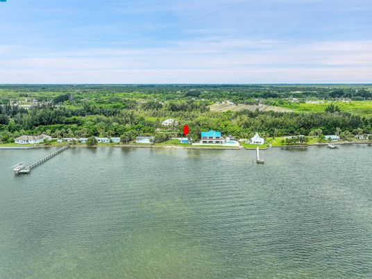 Exterior, Lake