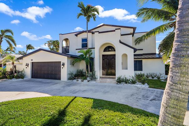 Attached, Exterior, Facade, Spanish Mediterranean