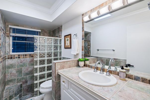 Bathroom, Interior, Tile Countertops