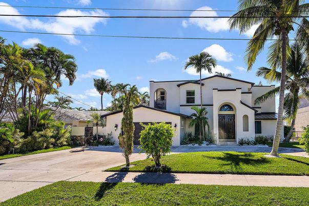 Attached, Exterior, Facade, Spanish Mediterranean