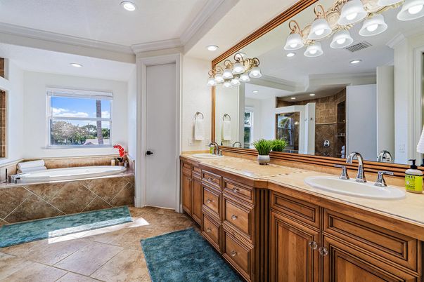 Bathroom, Dual Sink Vanities, Interior, Recessed Lighting