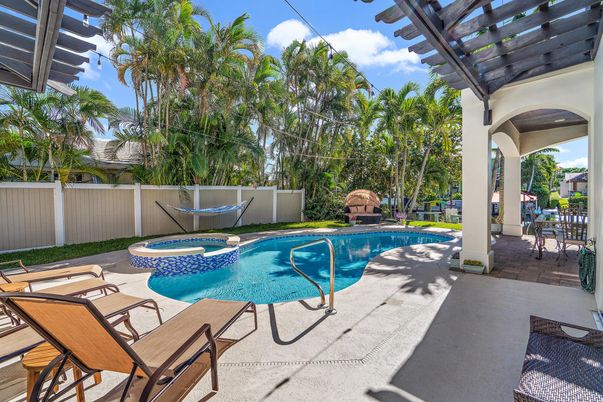Exterior, Pool