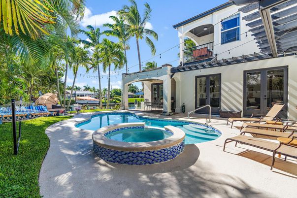 Exterior, Pool