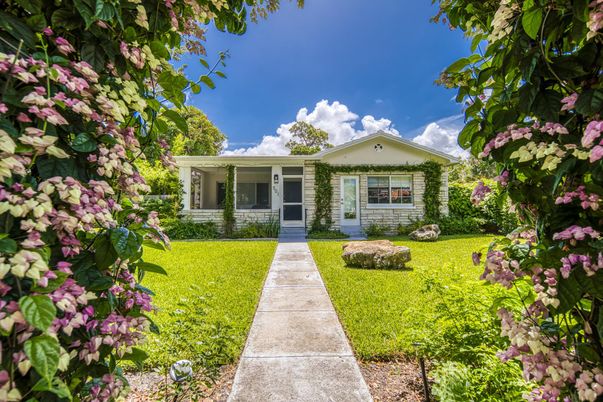 Backyard, Exterior, Facade, Ranch