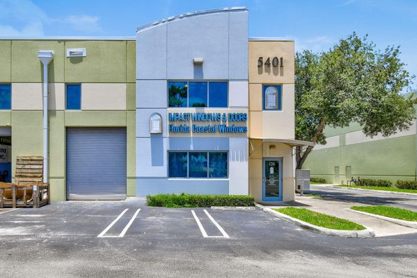 Attached, Exterior, Facade, Modern