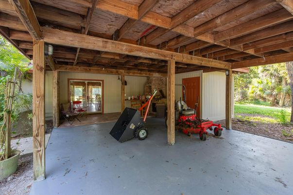 Exterior, Wooden Beams