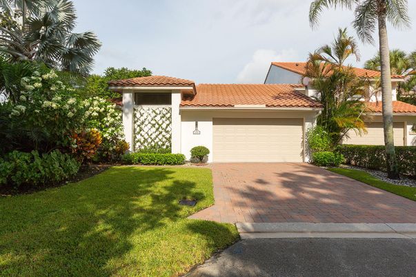 Attached, Exterior, Facade, Spanish Mediterranean