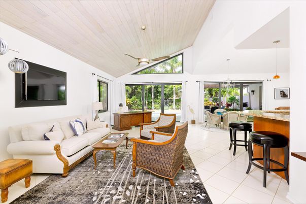 Dining room, Interior, Living room, Pendant Lights