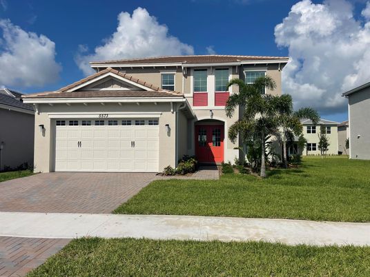 Attached, Exterior, Facade, Mediterranean