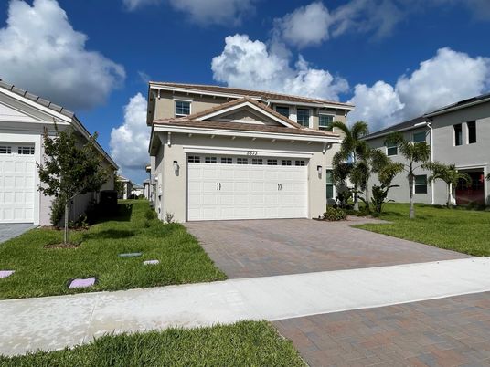 Attached, Exterior, Facade, Mediterranean