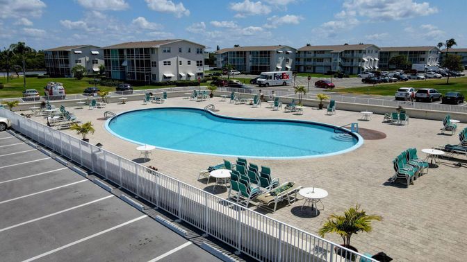 Exterior, Pool