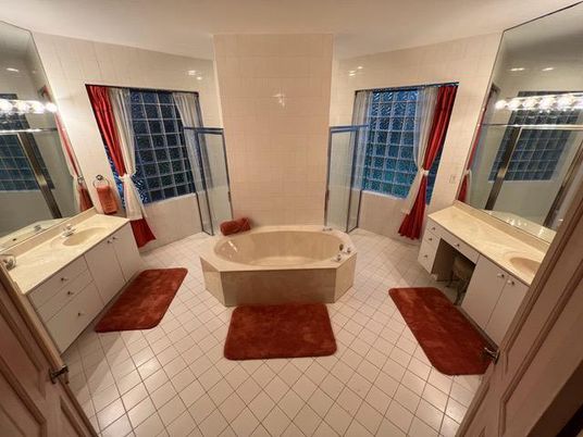 Bathroom, Interior, Recessed Lighting