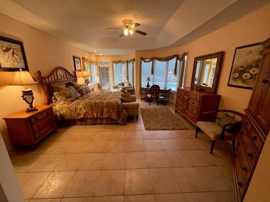 Bedroom, Dining room, Interior, Recessed Lighting