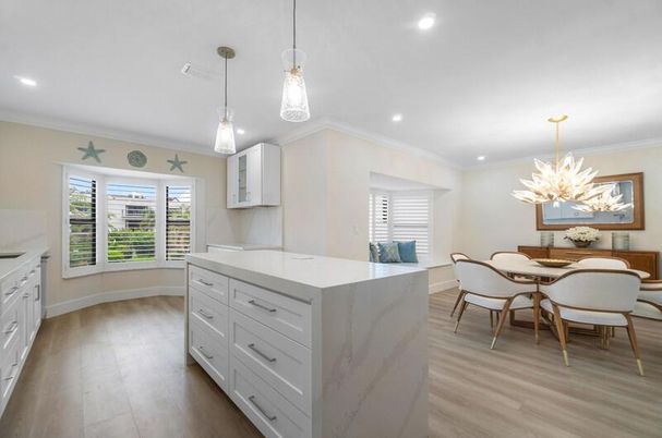 Dining room, Interior, Kitchen, Pendant Lights, Recessed Lighting, Wood Texture Flooring