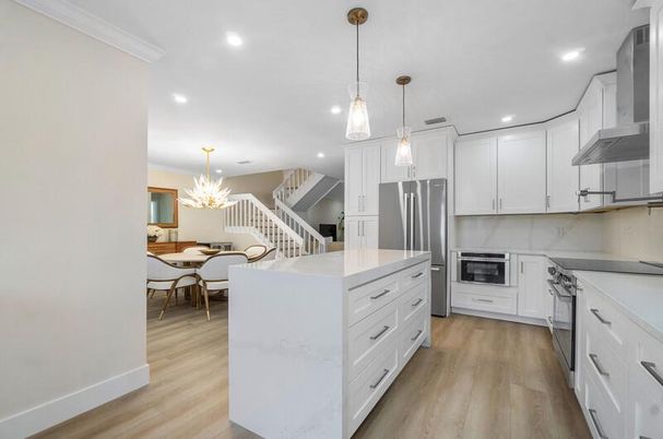 Chandelier, Dining room, Interior, Kitchen, Pendant Lights, Recessed Lighting, Stainless Steel Appliances, Wood Texture Flooring