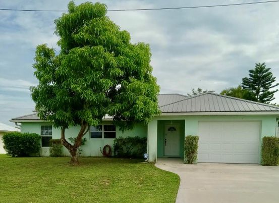 Attached, Exterior, Facade, Ranch