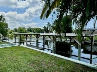 Exterior, Lake