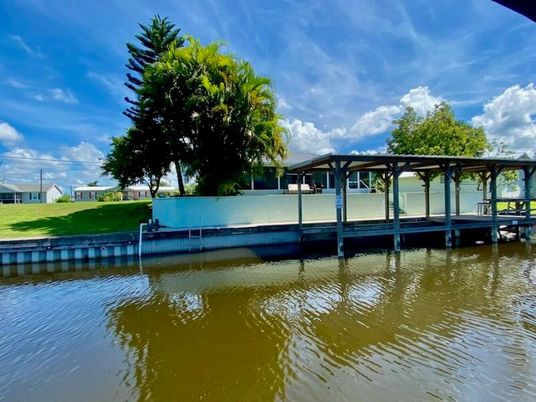 Exterior, Lake