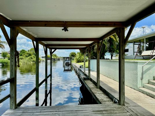 Exterior, Lake