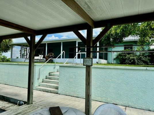 Exterior, Lake
