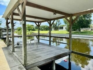 Exterior, Lake