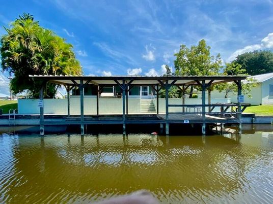 Exterior, Lake