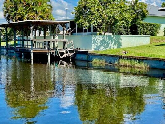 Exterior, Lake