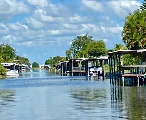 Exterior, Lake