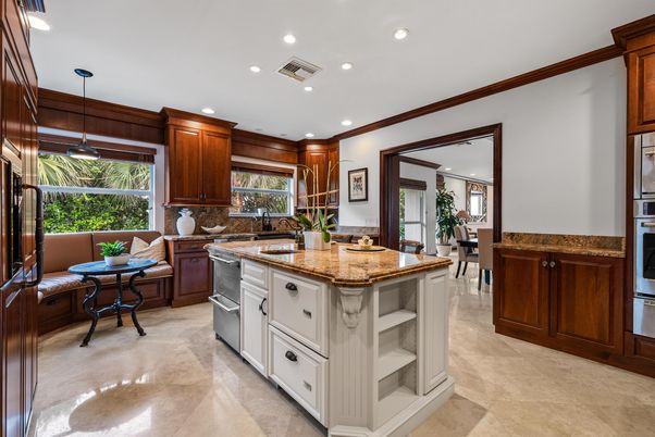 Dining room, Interior, Kitchen, Pendant Lights, Recessed Lighting, Stainless Steel Appliances