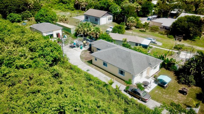 Exterior, Drone