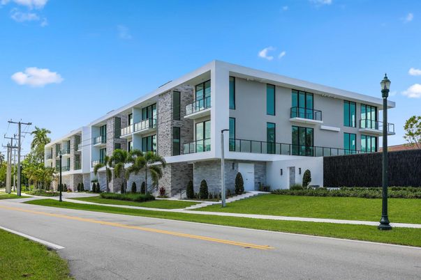 Exterior, Facade, Modern