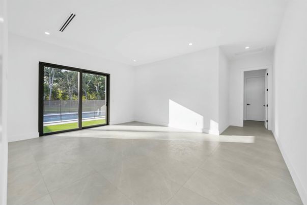 Empty room, Interior, Recessed Lighting