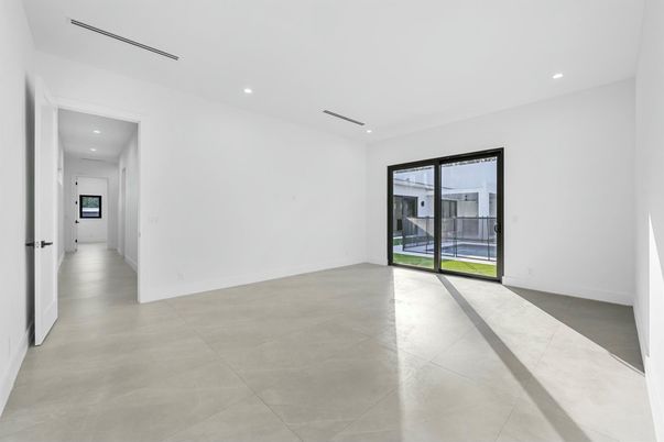 Empty room, Interior, Recessed Lighting