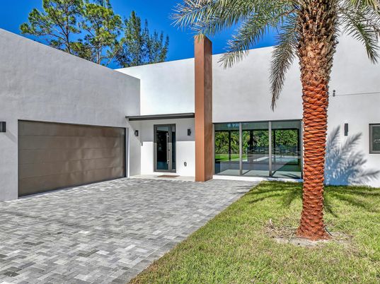 Attached, Exterior, Facade, Modern