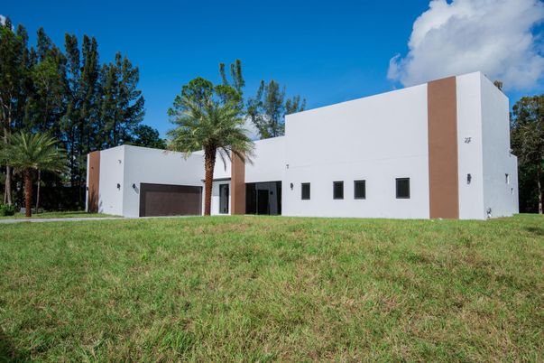 Attached, Backyard, Exterior, Facade, Modern