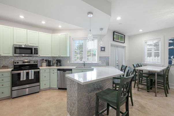 Dining room, Interior, Kitchen, Pendant Lights, Recessed Lighting, Stainless Steel Appliances
