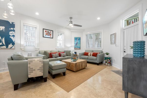 Interior, Living room, Pendant Lights, Recessed Lighting