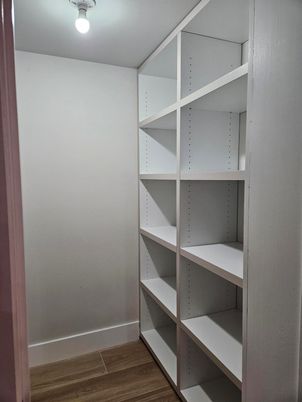 Interior, Walk-in Closets, Wood Texture Flooring