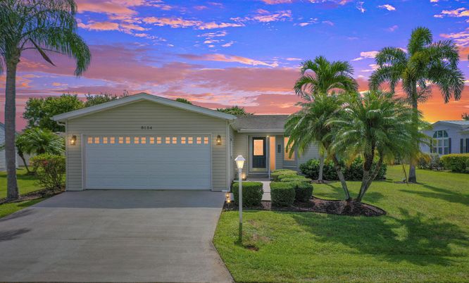 Attached, Exterior, Facade, Ranch