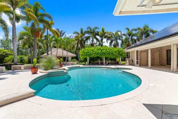 Exterior, Pool, Solar Panels
