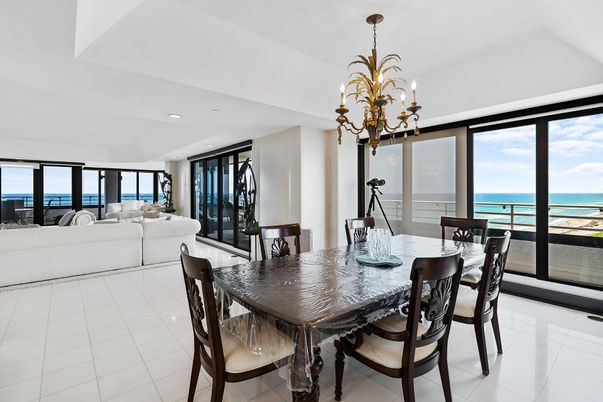 Chandelier, Dining room, Interior, Living room, Recessed Lighting, Water