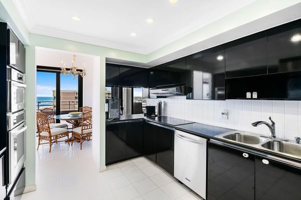 Chandelier, Dining room, Interior, Kitchen, Recessed Lighting, Stainless Steel Appliances