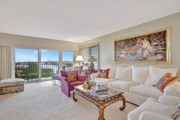 Interior, Living room, Water