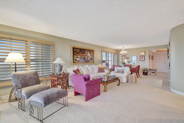 Chandelier, Dining room, Interior, Living room