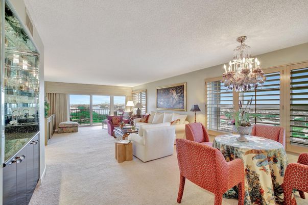 Chandelier, Dining room, Interior, Living room