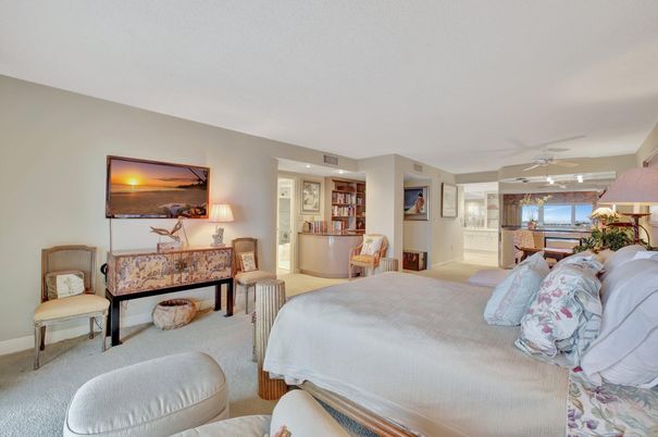 Bedroom, Dining room, Interior, Recessed Lighting