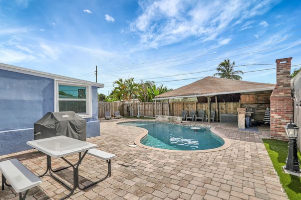Exterior, Pool